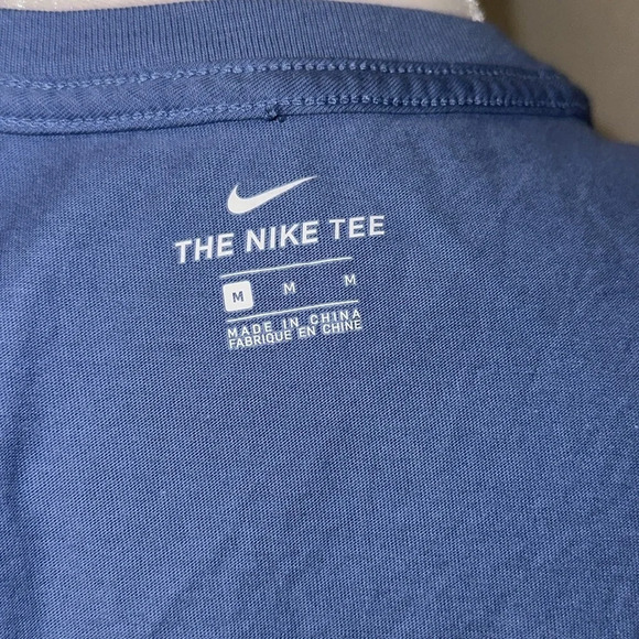 blue & green the Nike tee size medium - Picture 3 of 3